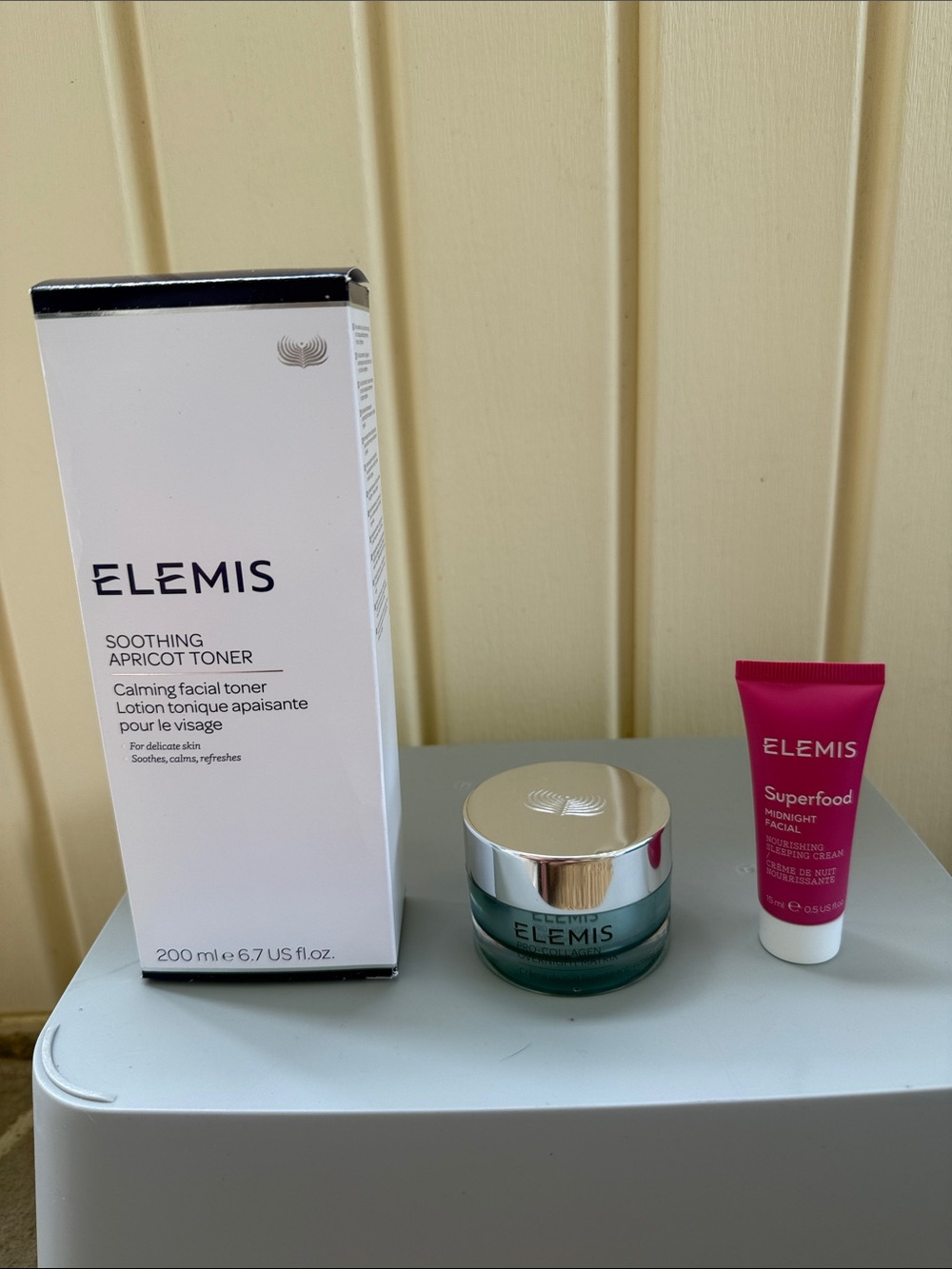 ELEMIS Soothing Apricot Toner & Superfood Cream Set - White, Pink, Teal, Silver